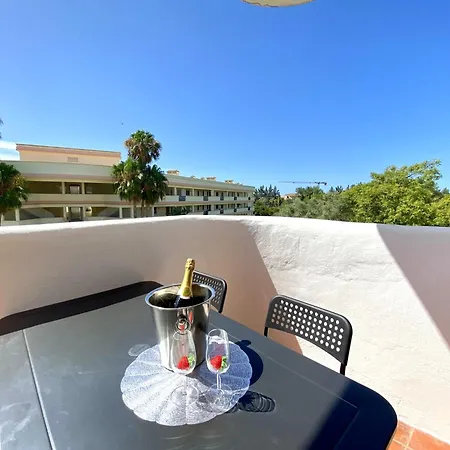 Apartment Twins 2 With Pool By Homing *